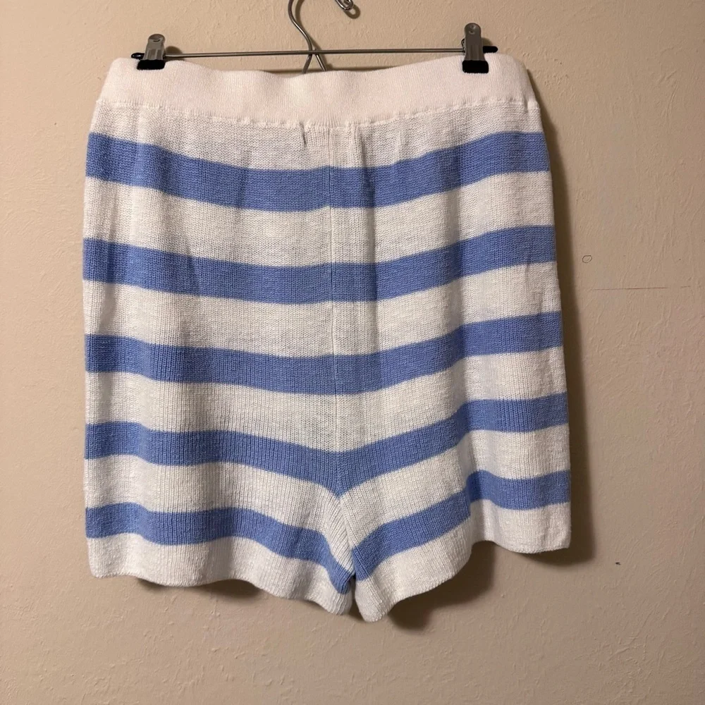 Free-est blue white striped knot shorts Size XL